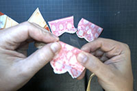 とっても自由な花飾り！PSPトレーで作るガーランド